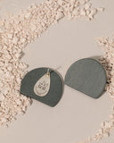 MARIA-TORNE-pendientes-porcelana-gris, materiales sostenibles, materiales reciclados
