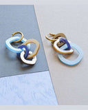 Pendientes Galaxia azul MITUMI, Aro de acero inoxidable hipoalergénico dorado, materiales sostenibles, materiales reciclados