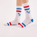 Calcetines El Tono - peSeta, colección diseños divertidos blancas con lineas rojo y azul, detalle estampado pinceles, moda original, estampados originales tallas reales, ropa favorecedora, Estilo sostenible Madrid.