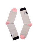 Calcetines plateados Laura Ameba - peSeta, detalles en negro y rosa, estampado de ojos sobre un fondo gris, moda sostenible, hecho en España