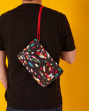 Bolsin neceser luz, bolso para maquillaje materiales reciclados, 
 trama de luces de colores nublado sobre fondo azul oscuro, con cordon y cierre, accesorios multifuncionales,
diseños divertidos