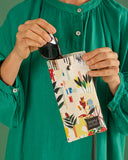Funda de gafas o móvil con estampado original hecha de tejidos de botellas recicladas, estampado Botanico, diseño de plantas sobre un fondo claro, hecho en españa, moda sostenible