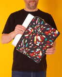 Funda de laptop 13" con estampado original hecha de tejidos de botellas recicladas, estampado Lux, diseño original colorido de luces en movimiento,  moda sostenible