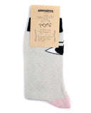 Calcetines plateados Laura Ameba - peSeta, detalles en negro y rosa, estampado de ojos sobre un fondo gris, moda sostenible, hecho en España