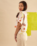 peSeta-camisa-ilheus-latigo-claro, estampado café sobre blanco, Moda original, calidad y confort.
corte suelto, sencillo y elegante a la vez. moda española, moda femenina