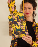 peseta-PET-BOLSO-NECESER-organico, bolsin para maquillaje con estampado super original combinado de colores amarillo verde y rosa materiales reciclados, accesorios multifuncionales