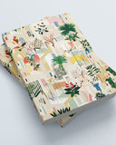 cuaderno-grande-botanico, Cuaderno de 120 páginas blancas, tapa con estampado original botanico con plantas sobre un fondo beige y blanco. Diseño de peSeta.
Hecho en España, accesorios coloridos, accesorios originales