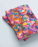 Cuaderno grande estampado Perreo con hojas en blanco. Muy colorido en tonos rosa y violeta con detalles anaranjados. Hecho en España, auto regalos