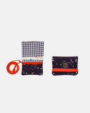 Tarjetero monedero Espacial PET - peSeta, Carteras ecológicas originales, con diseño original del espacio y las constelaciones y un cordón rojo para llevar, cinta elástica de cierre, Diseño textil en Madrid, moda lentita, moda unisex